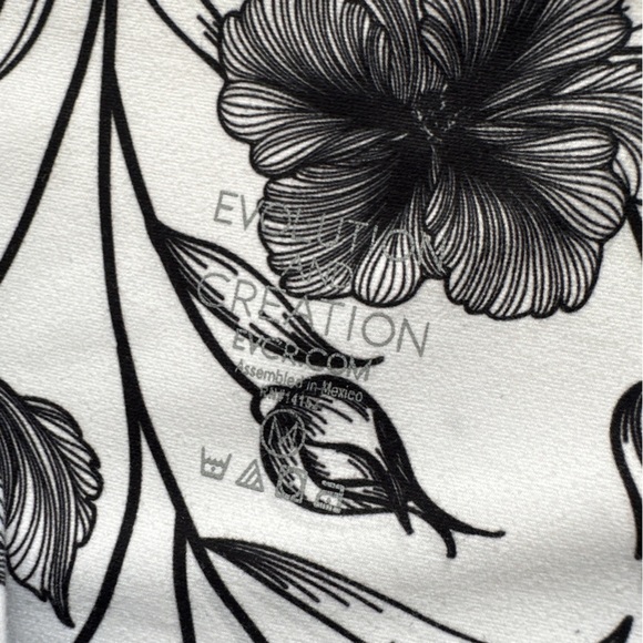 Evolution And Creation Yoga Pants - Black/White Floral - Size: Medium - Picture 3 of 5
